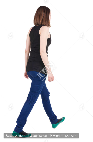黑發(fā)女孩走的背影