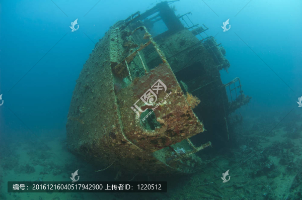 沉船尾部