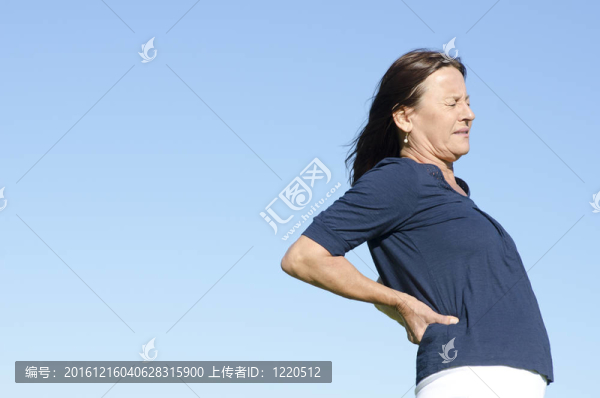 患背痛的女人