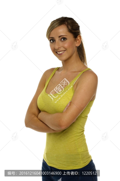 白人背景下孤立的年輕女子
