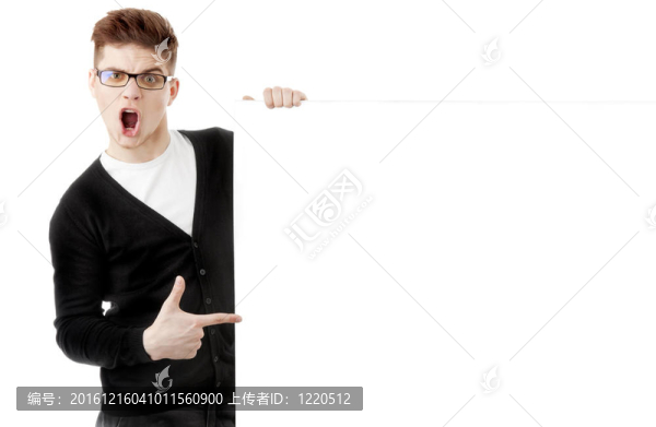 一個空白的瓣兒的年輕人