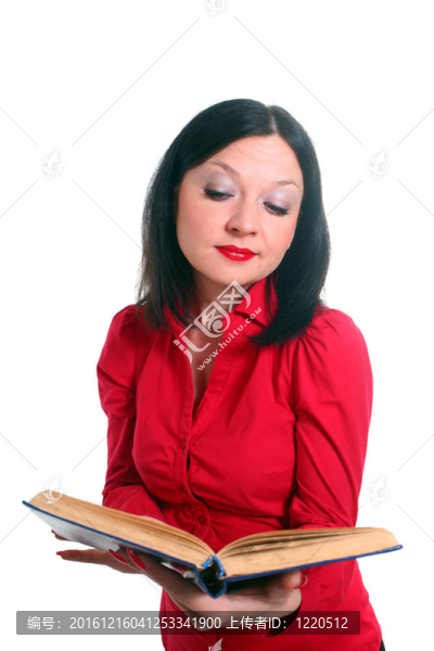 黑發(fā)女孩用一本書
