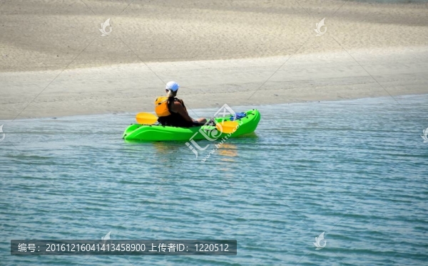 河上的獨木舟