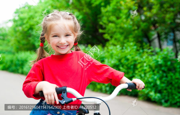 女孩的自行車