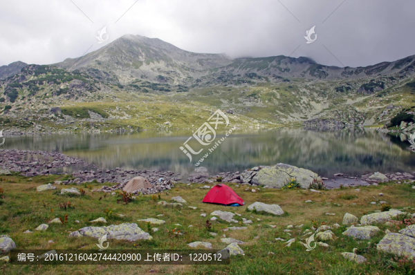 在山上露營