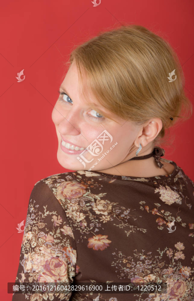 紅底金發(fā)女郎