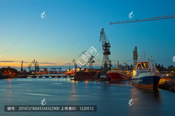 造船廠的夜晚