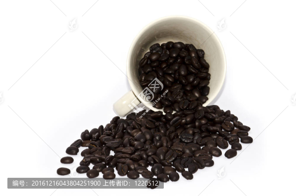 咖啡杯和白色背景的谷物