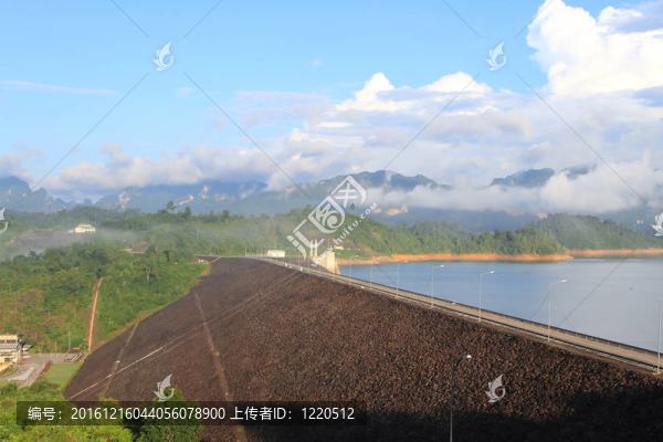 ratchaprapha壩的美麗景觀；泰國(guó)
