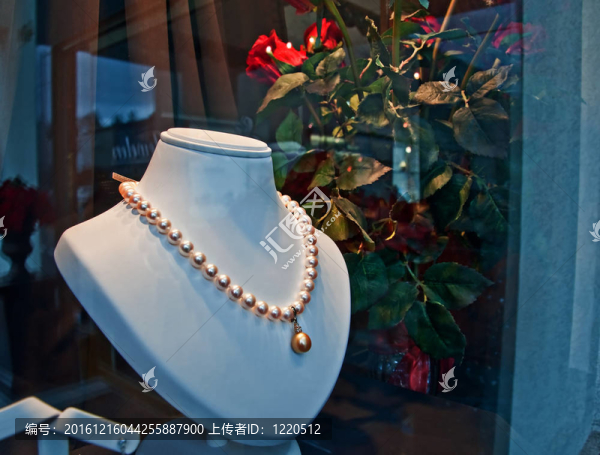 珍珠滴necklate店展示