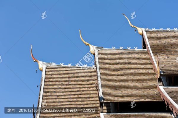 陽光燦爛的寺廟