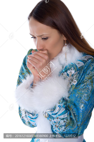 一個穿著雪姑娘的冷凍女孩