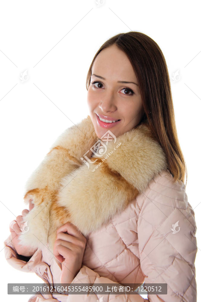 穿著溫暖夾克的女孩