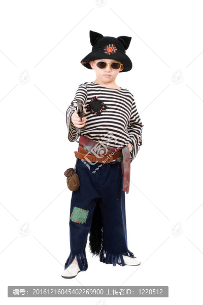 小男孩扮成海盜