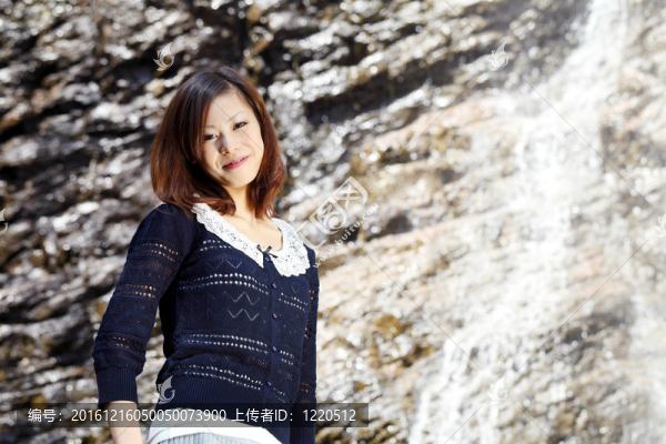 年輕的亞洲女性