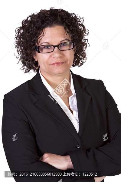 可愛的女商人，她雙臂交叉