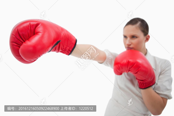 商人帶著拳擊手套沖的東西