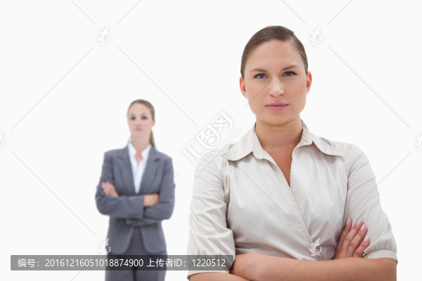 兩女冒充