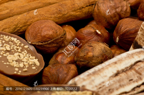 咖啡豆；肉桂和堅(jiān)果