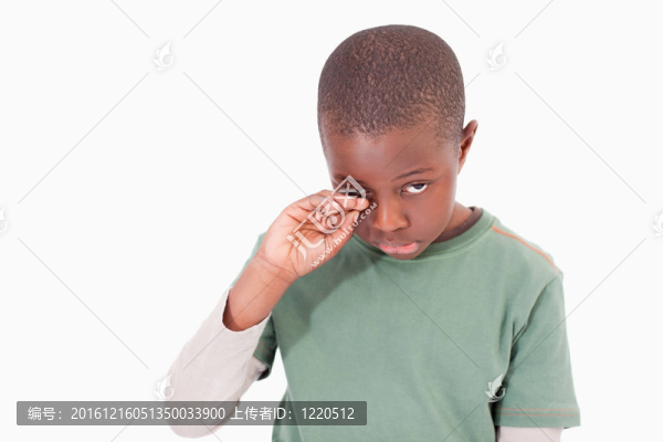 小男孩哭了