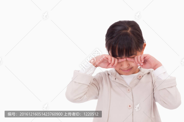 小女孩哭了