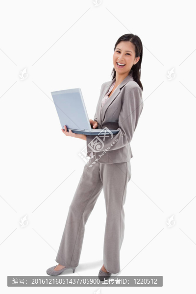 笑的女商人與筆記本側(cè)視圖