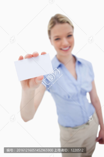 被微笑的女人持有的空白名片