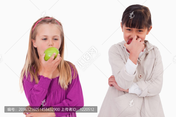 女孩吃蘋果