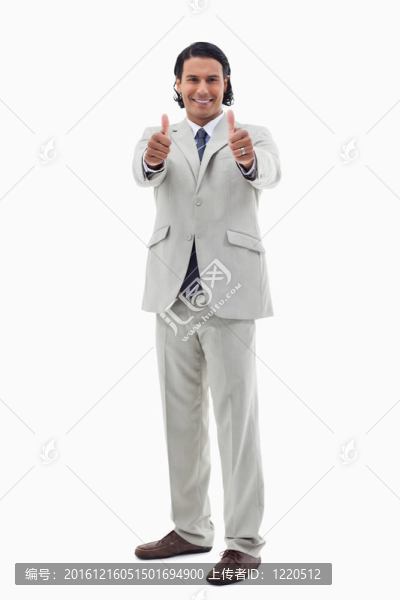 一個面帶微笑的辦公室職員用大拇指豎起的畫像