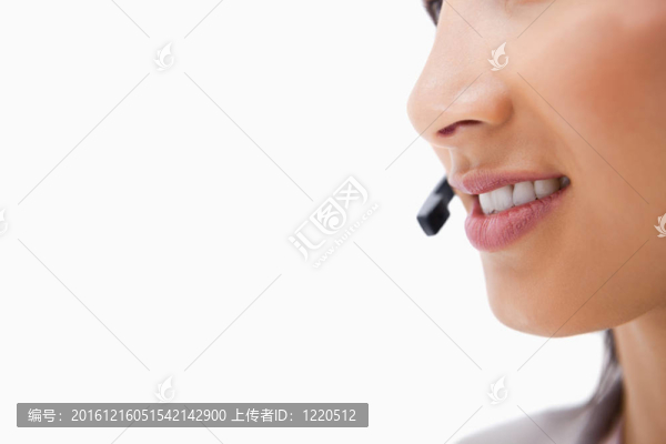 女性呼叫中心代理通話嘴側(cè)面圖