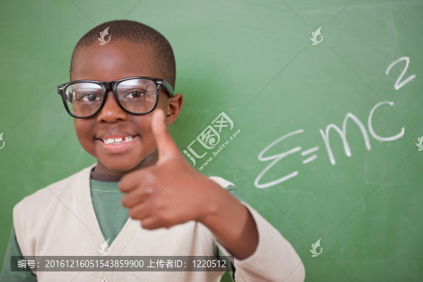 小學生用質(zhì)量能量等效公式和拇指在黑板前擺