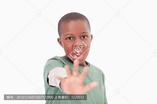 男孩說停下來用他的手