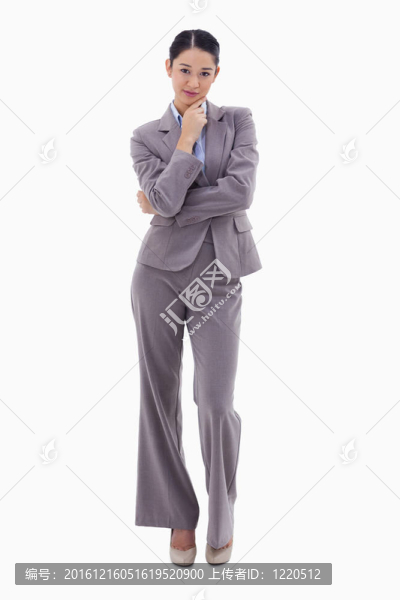 一個(gè)深思熟慮的黑發(fā)女商人肖像