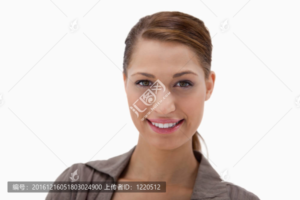 微笑的年輕女人