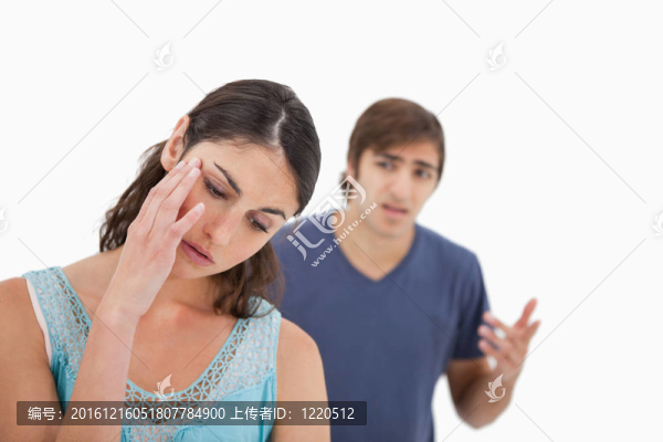 傷心的女人對(duì)她的男朋友生氣