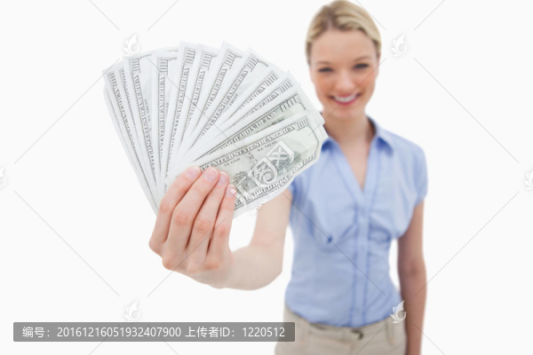 被微笑的女人持有的錢