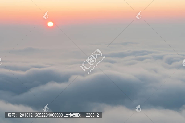 霧蒙蒙的早晨