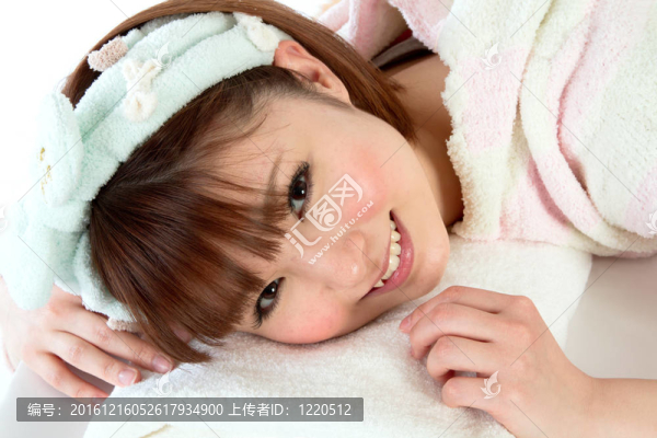 年輕美麗的女人