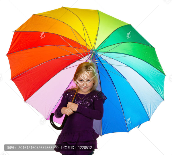 帶著五顏六色雨傘的孩子