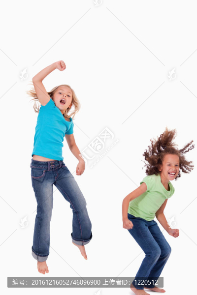 女孩跳躍的肖像
