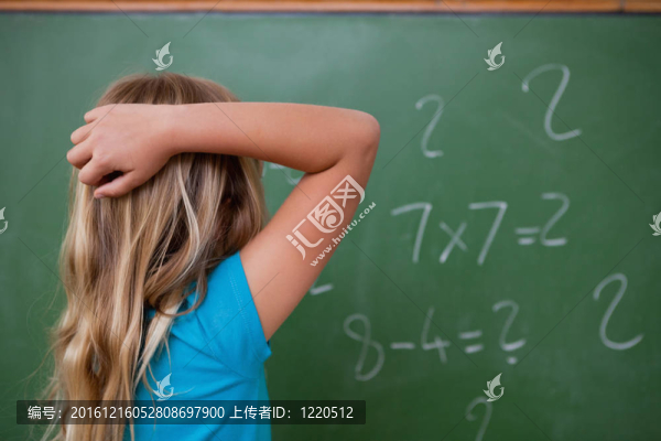 小女生思維，擦黑板前腦后