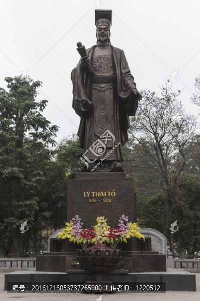 泰尊雕像；國家英雄創(chuàng)始人。