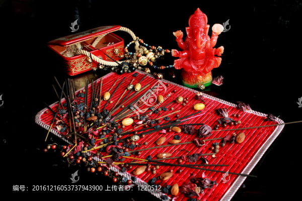 紅色的大象雕像