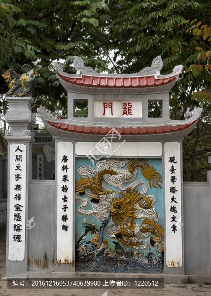 在入口玉山寺壁畫。