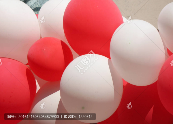 紅色和白色的球Garland
