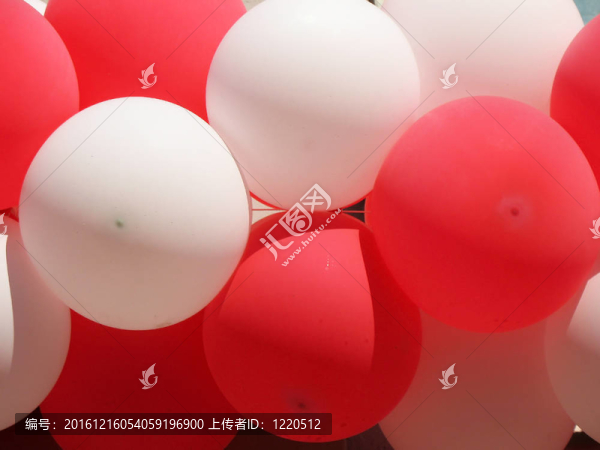 紅色和白色的球Garland