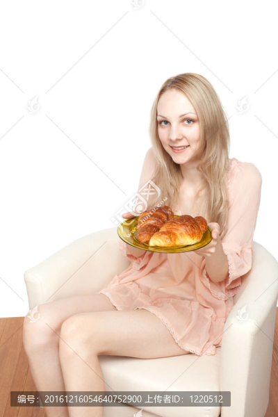 美麗健康的女人，牛角包