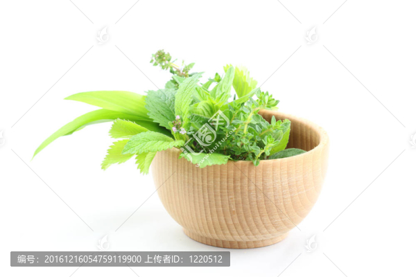 碗中新鮮香草