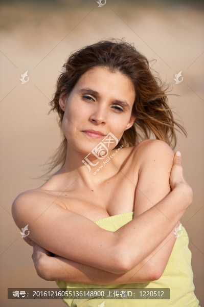 海灘上的金發(fā)女郎