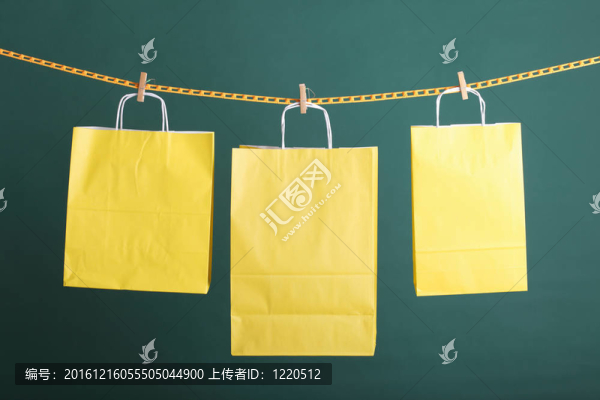 綠色背景購(gòu)物黃色禮品袋